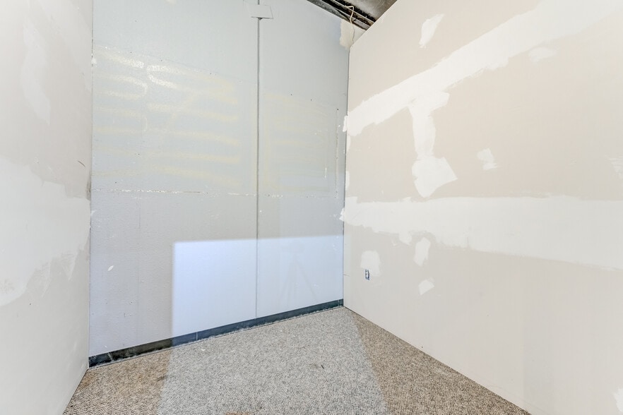 More Photos Of 9802 Whithorn Dr, Houston Office For Sale