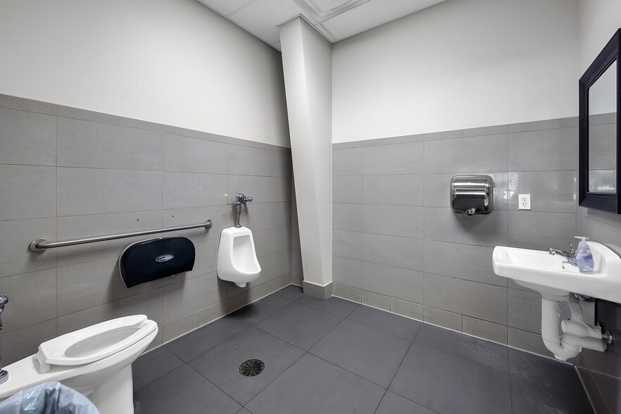 More Photos Of 11715 Spring Cypress Rd, Tomball Storefront For Lease