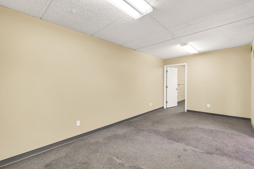 More Photos Of 78 W Ray Rd, Chandler Convenience Store For Lease