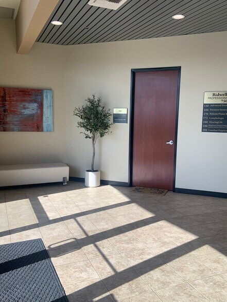 More Photos Of 750 Oak Avenue Pky, Folsom Office For Sale