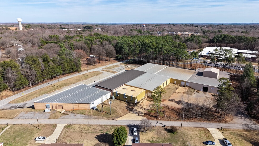 More Photos Of 425 Foster St, Cowpens Manufacturing For Sale