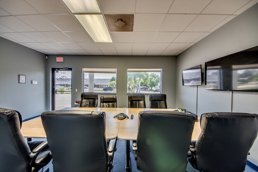 More Photos Of 4426 SE 16th Pl, Cape Coral Office For Lease