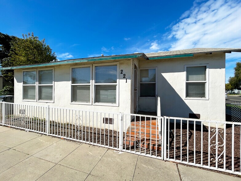 More Photos Of 215 N Miller St, Santa Maria Apartments For Sale
