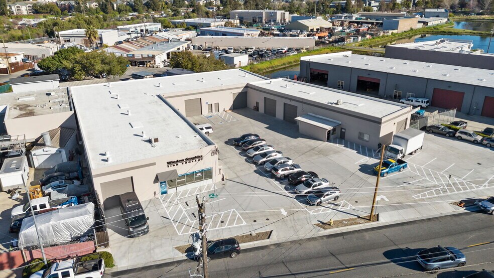 More Photos Of 299 E McGlincy Ln, Campbell Warehouse For Lease