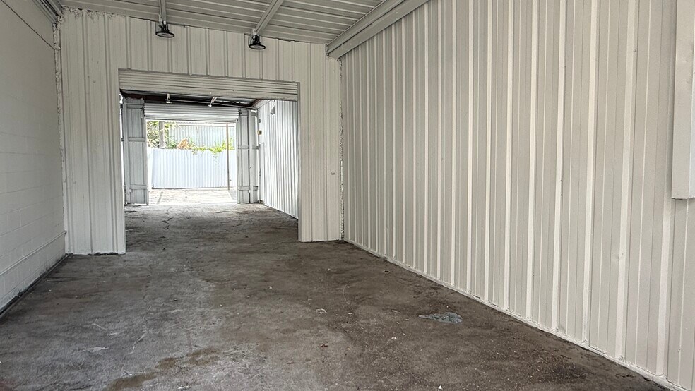 More Photos Of 5901 Schumacher Ln, Houston Office Residential For Lease