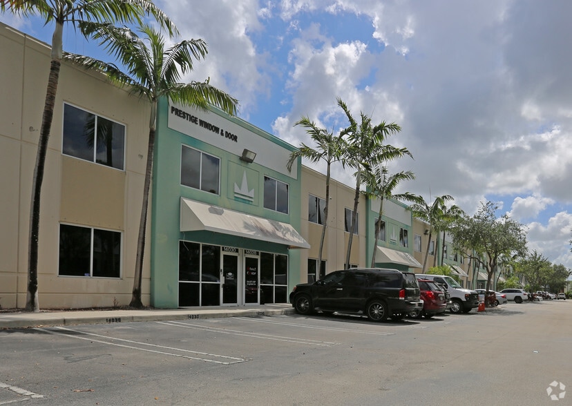 More Photos Of 14000-14046 NW 82nd Ave, Miami Lakes Light Distribution For Lease