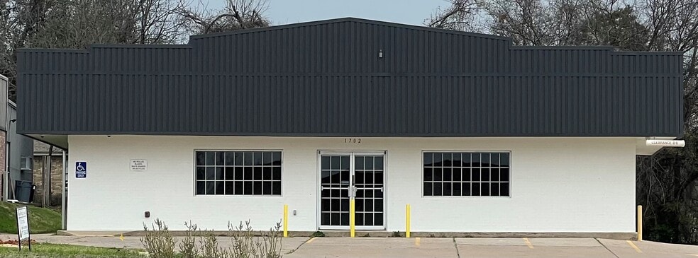 Primary Photo Of 1702 Santa Fe Dr, Weatherford Flex For Lease