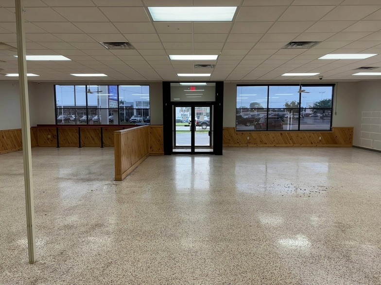 More Photos Of 3915-3919 Grape Rd, Mishawaka Freestanding For Lease