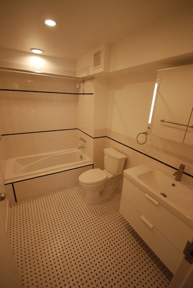 More Photos Of 3377 Blake St, Denver Office Residential For Lease