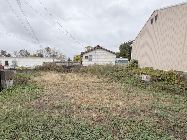 More Photos Of 469 Como Ave, Saint Paul Flex For Sale