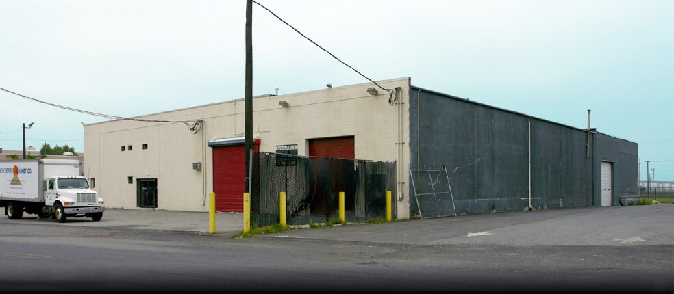 More Photos Of 900 Castle Rd, Secaucus Manufacturing For Lease