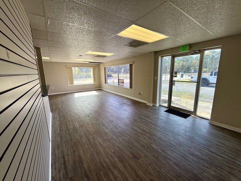 More Photos Of 2390 E International Speedway Blvd, Deland Freestanding For Lease