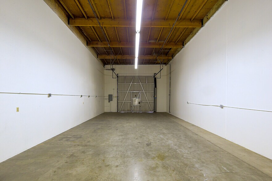 More Photos Of 150-176 W Pomona Ave, Monrovia Warehouse For Sale