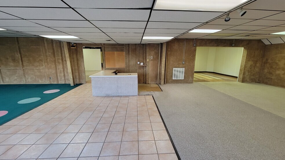 More Photos Of 1222 Western Ave, Chillicothe Flex For Sale