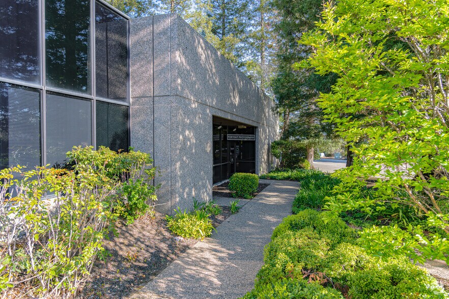 More Photos Of 660 Commerce Dr, Roseville Research And Development For Lease