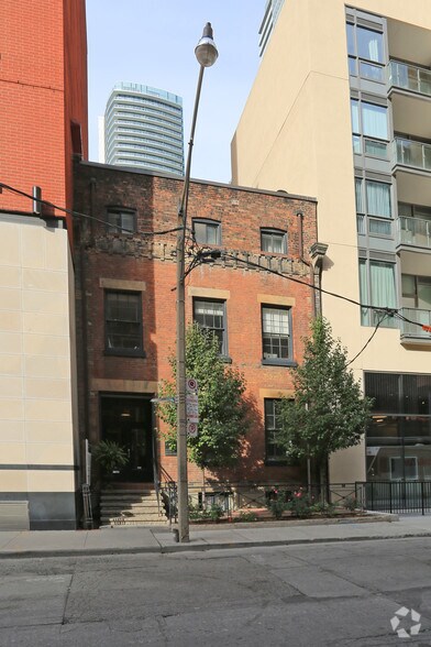 More Photos Of 24 Mercer St, Toronto Loft Creative Space For Lease