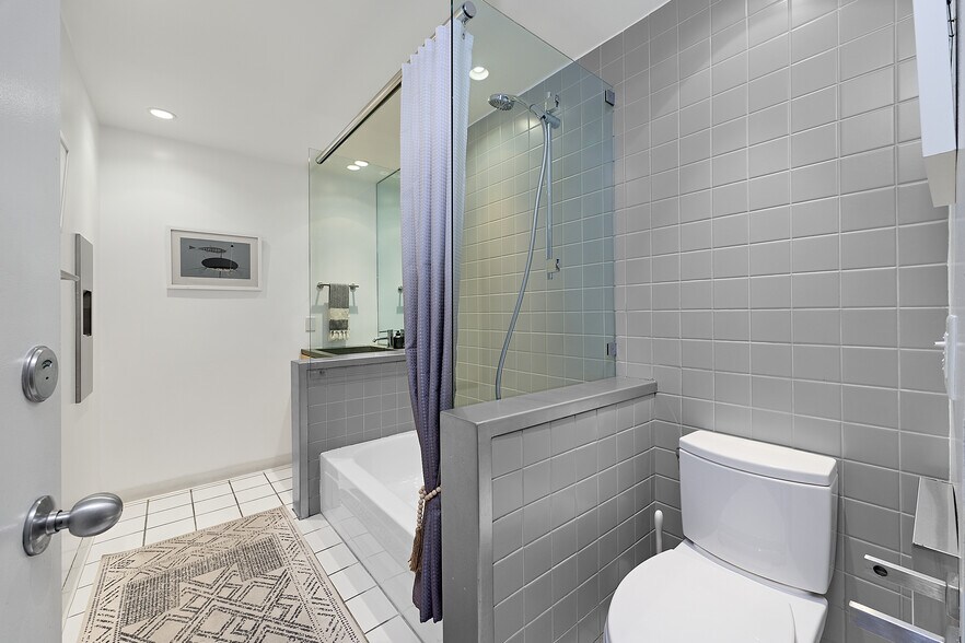 More Photos Of 1313 Innes Pl, Venice Apartments For Sale