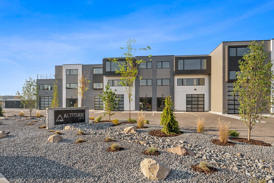 More Photos Of 4123 Forestdale Dr, Park City Showroom For Sale