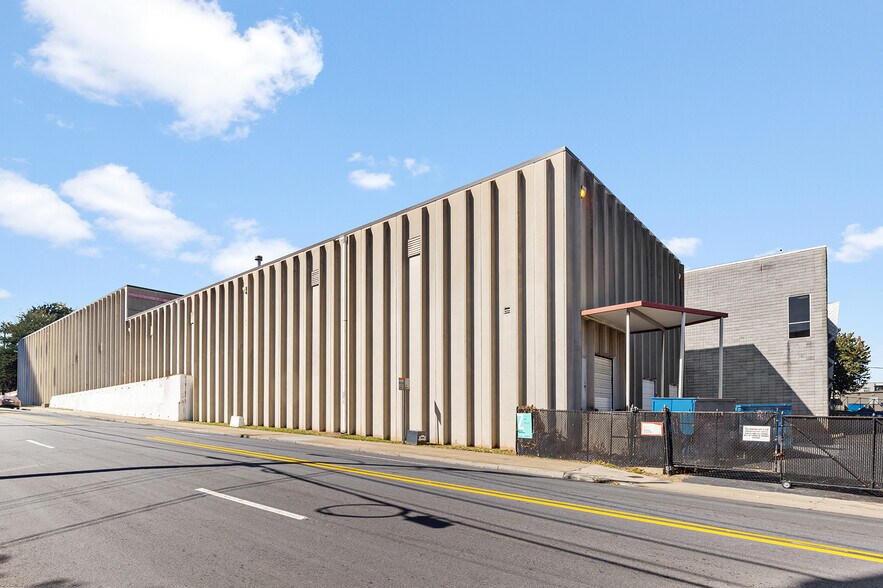 More Photos Of 981 NW Howell Mill Rd, Atlanta Unknown For Lease