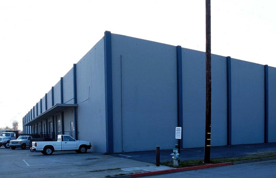 More Photos Of 25-35 Ingold Rd, Burlingame Warehouse For Lease