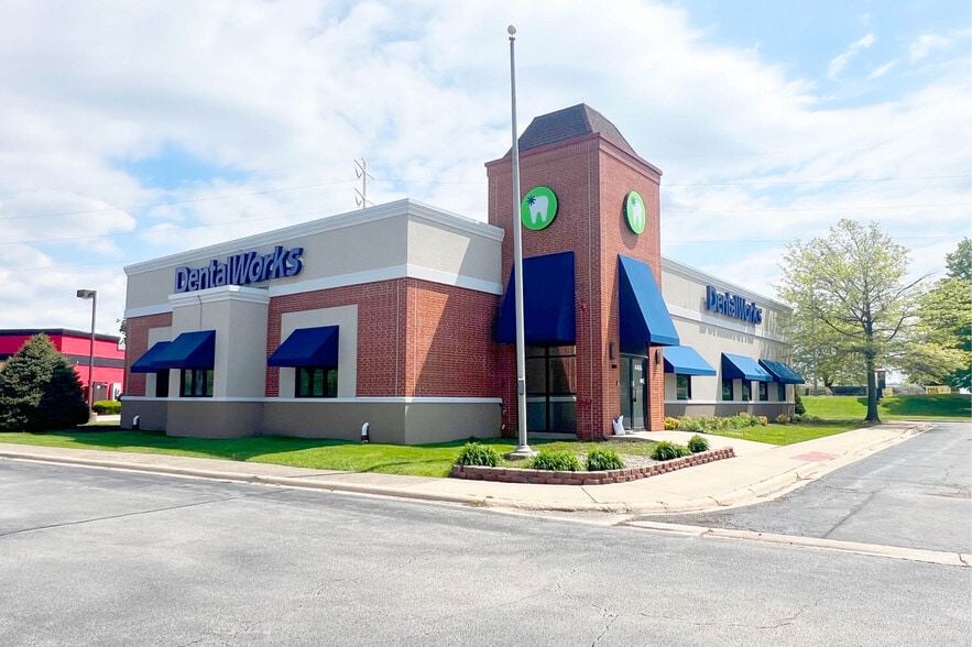 More Photos Of 4405 Fox Valley Center Dr, Aurora General Retail For Lease