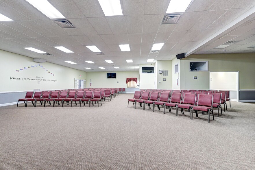 More Photos Of 8 Music Fair Rd, Owings Mills Flex For Sale