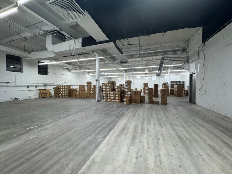 More Photos Of 59-48 55th St, Maspeth Manufacturing For Lease