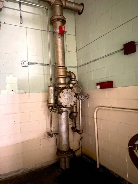 More Photos Of 1212 F.R. Huff Dr, St Matthews Manufacturing For Lease