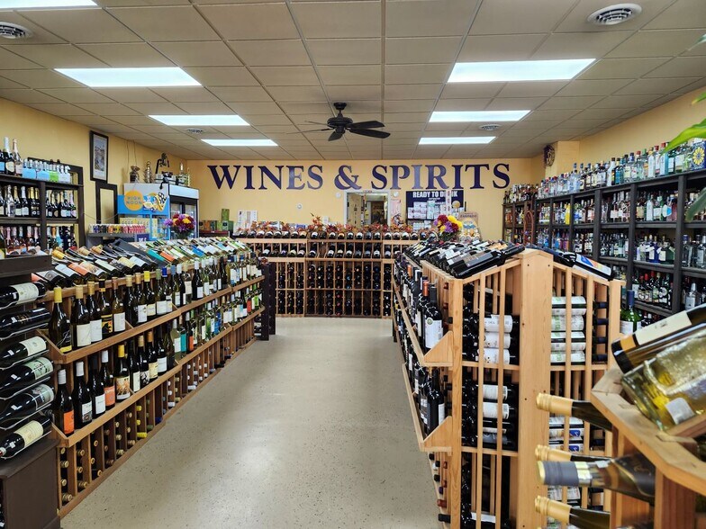 More Photos Of 98 W Main St, Cambridge Storefront Retail Office For Sale