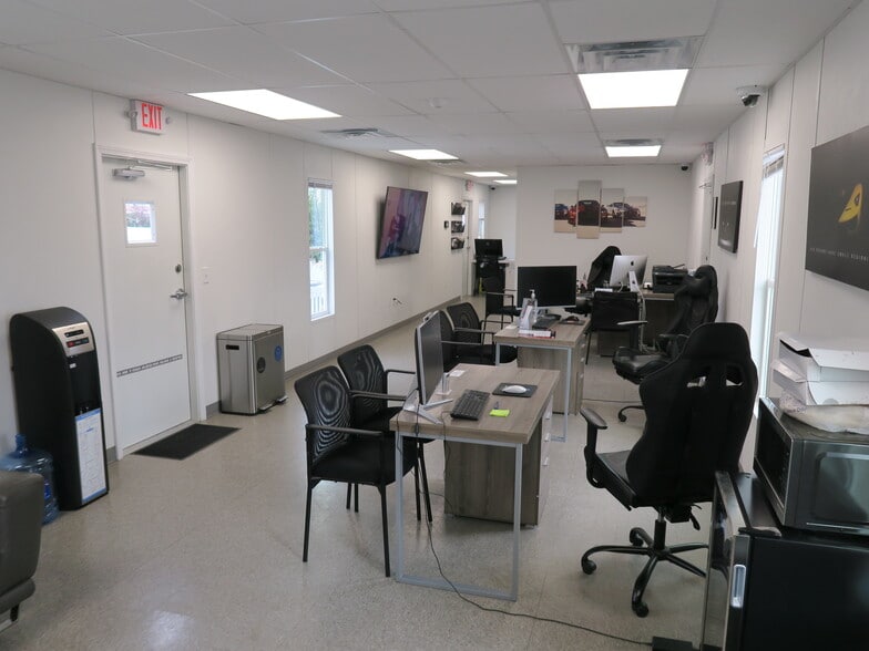 More Photos Of 6011 Skyline Dr, Houston Auto Dealership For Lease