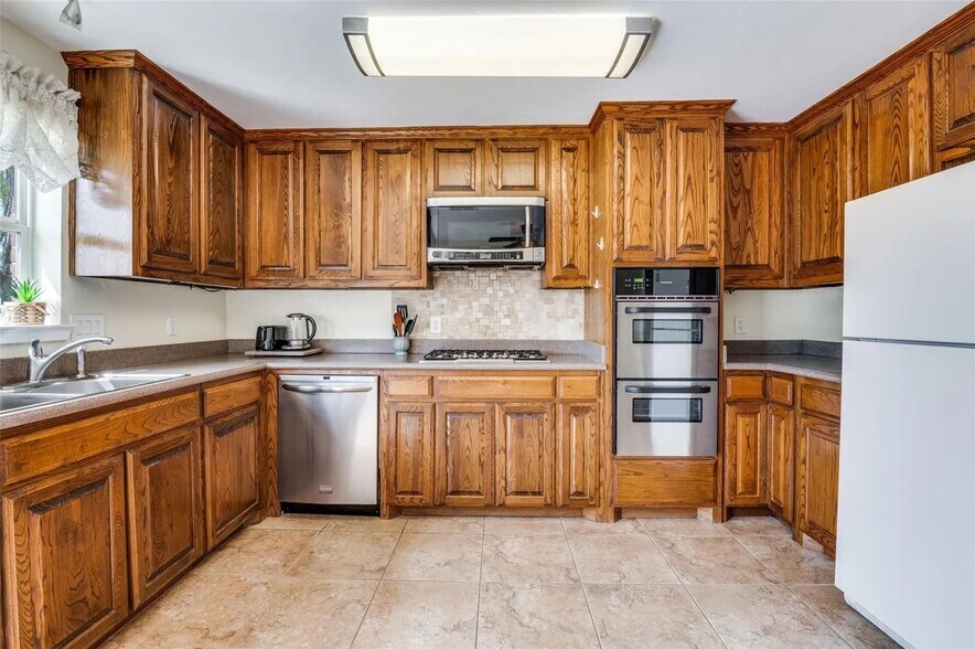 More Photos Of 1003 FM664 Ferris, TX, Red Oak Office For Sale