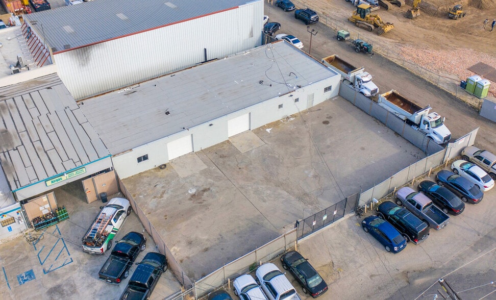 More Photos Of 23045 Drayton St, Santa Clarita Warehouse For Sale