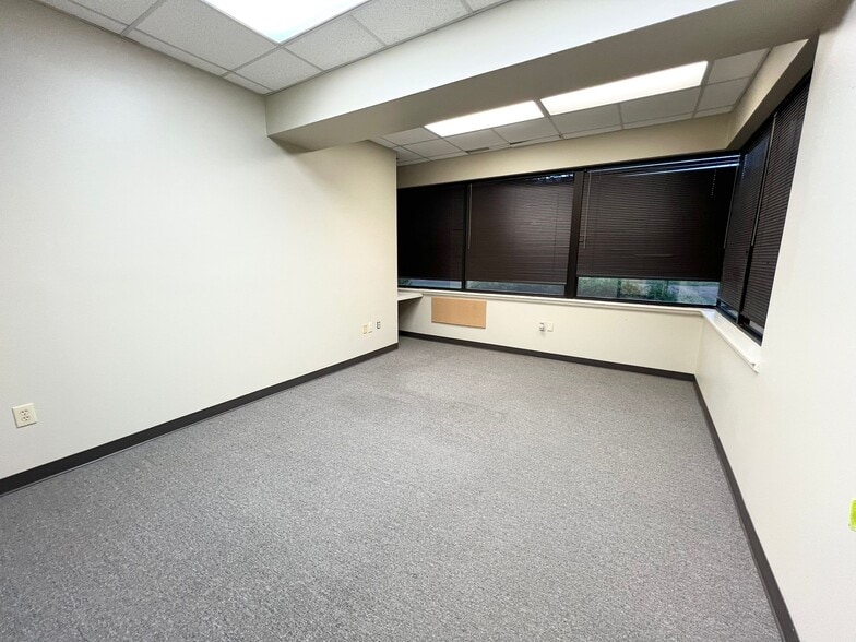 More Photos Of 100 Briarwood West Dr, Jackson Office For Lease