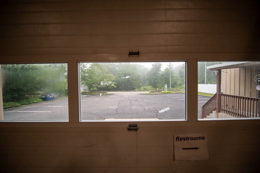More Photos Of 300 Taugwonk Rd, Stonington Warehouse For Lease
