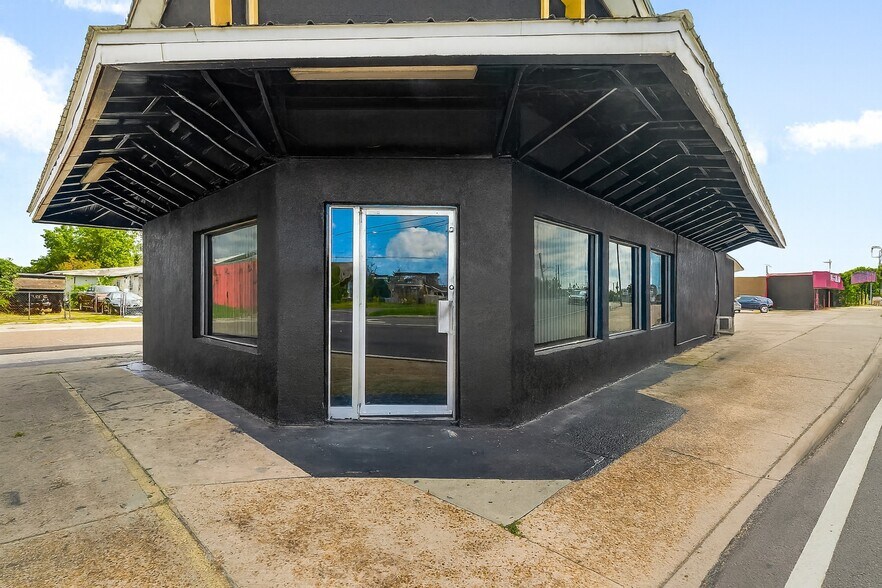 More Photos Of 2900 E 5th St, Panama City Restaurant For Sale