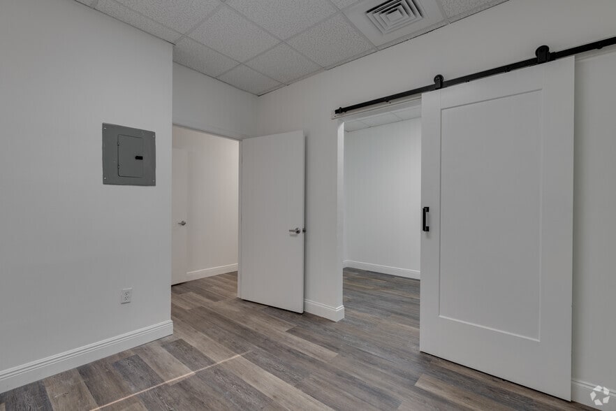 More Photos Of 7200-7200 W Commercial Blvd, Fort Lauderdale Medical For Sale