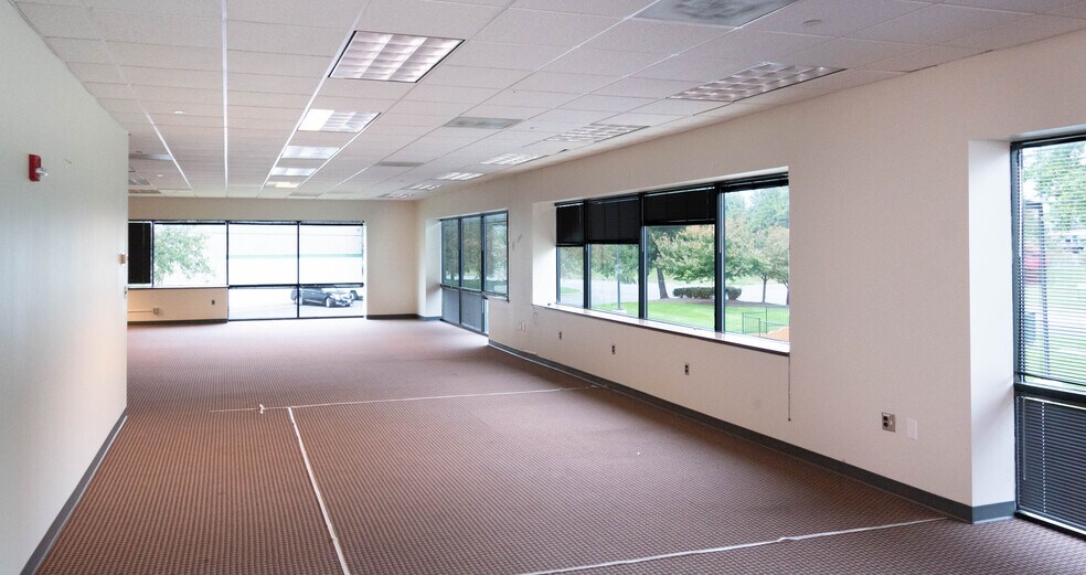 More Photos Of 22633 Davis Dr, Sterling Warehouse For Lease