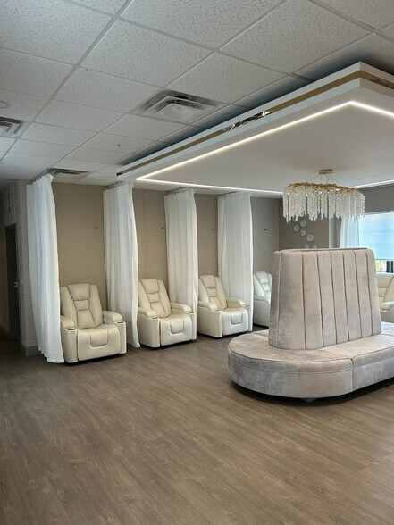 More Photos Of 2295 S Hiawassee Rd, Orlando Office For Lease