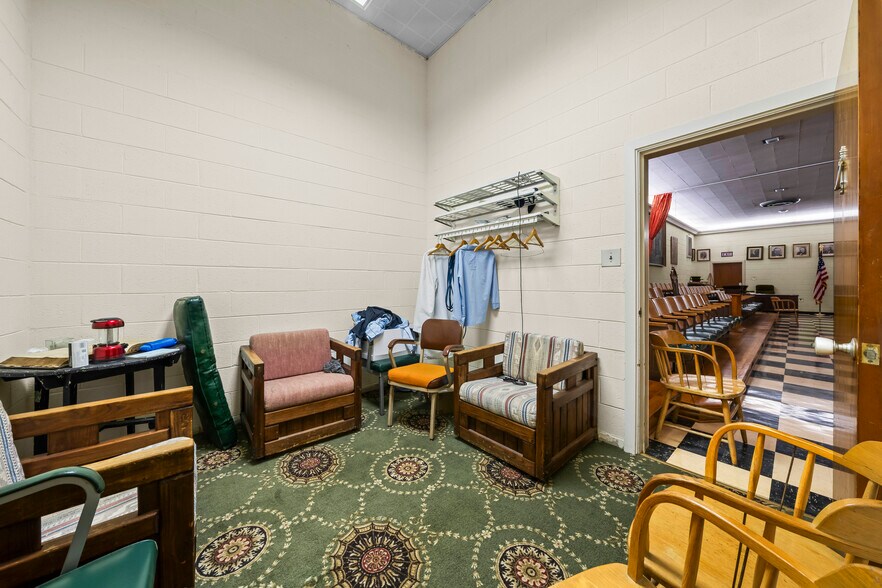 More Photos Of 126 N Elizabeth Ln, Rock Hill Flex For Sale