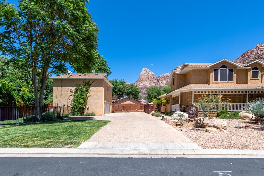 More Photos Of 29 Canyon View Dr, Springdale Hospitality For Sale