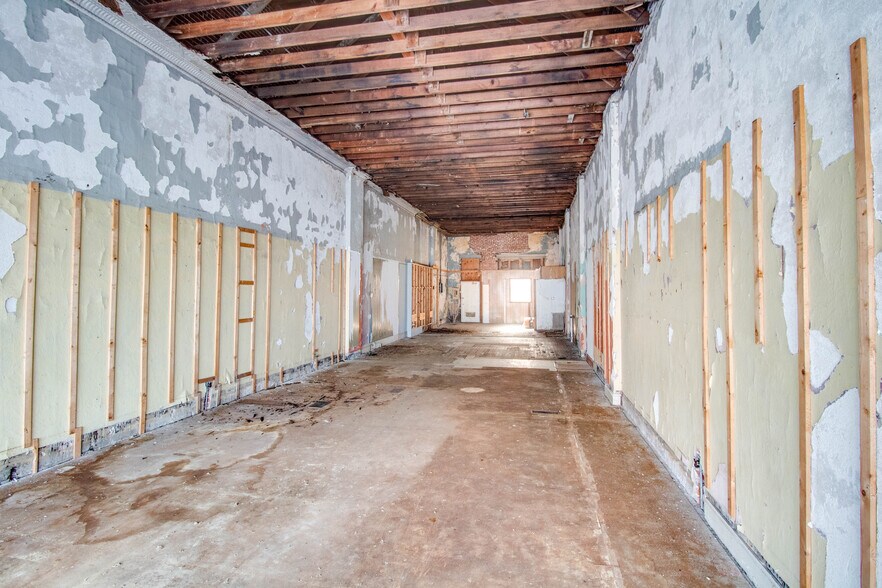 More Photos Of 531-533 N Main St, Carrollton General Retail For Sale