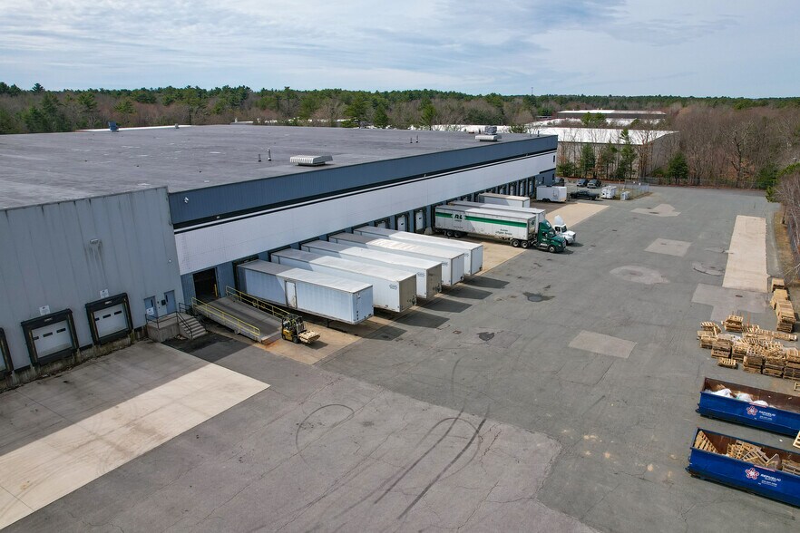 More Photos Of 260 Kenneth Welch Dr, Lakeville Warehouse For Lease
