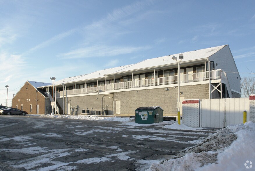 More Photos Of 1187 N Farnsworth Ave, Aurora Storefront Retail Residential For Lease