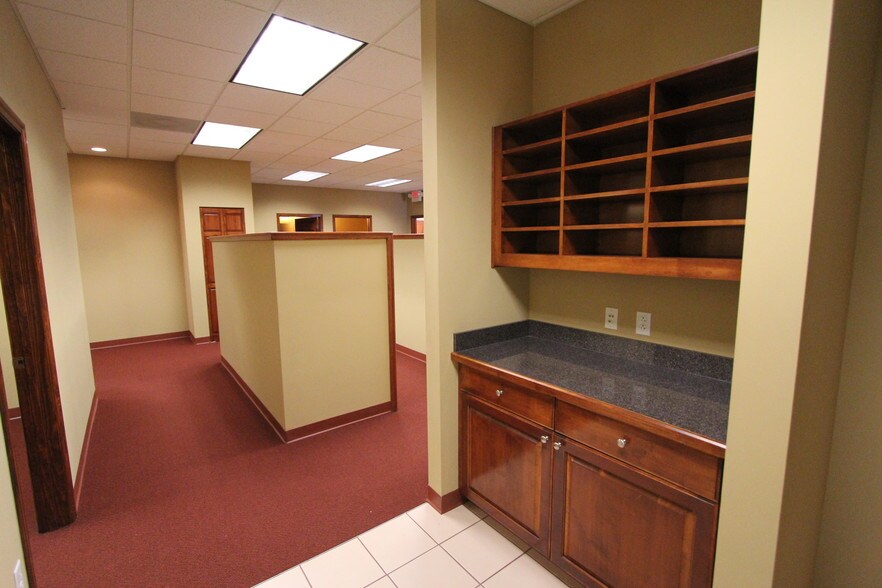 More Photos Of 4 West Dr, Chesterfield Medical For Lease