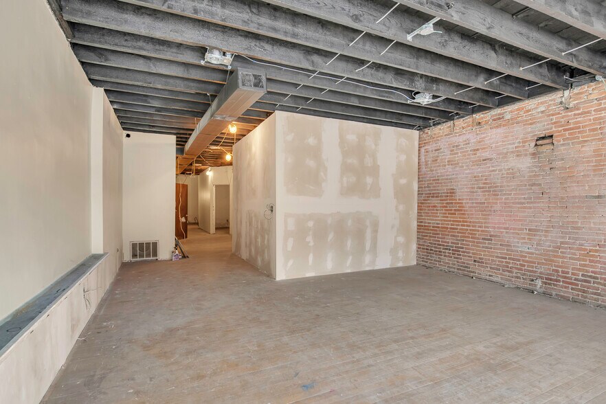 More Photos Of 6 N Saginaw St, Pontiac Storefront Retail Residential For Sale