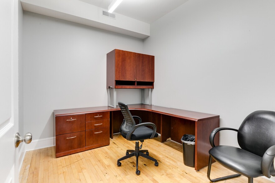 More Photos Of 424 E Grace St, Richmond Bank For Lease