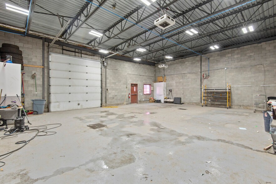More Photos Of 1500-1502 Boul Des Laurentides, Laval Storefront Retail Residential For Sale