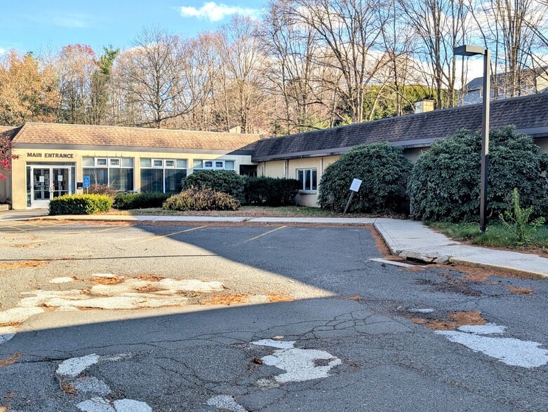 More Photos Of 1660 Stafford Ave, Bristol Skilled Nursing Facility For Sale