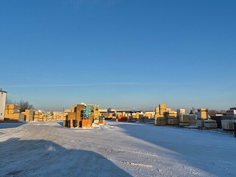 More Photos Of 8900 Boul Guillaume-Couture, Lévis Industrial For Sale