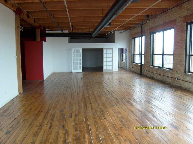 More Photos Of 2000 W Carroll Ave, Chicago Warehouse For Lease